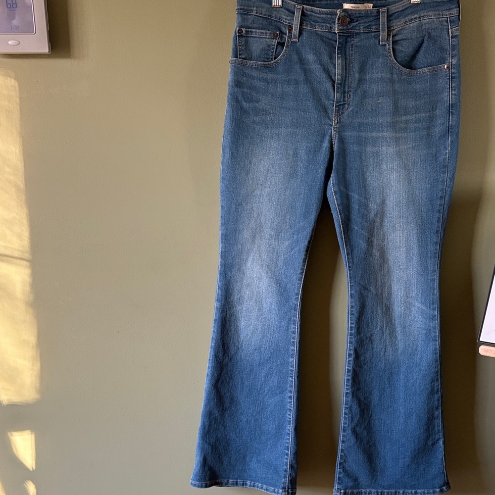 Like New!Levi's 32/30 Worn twice only SOFT